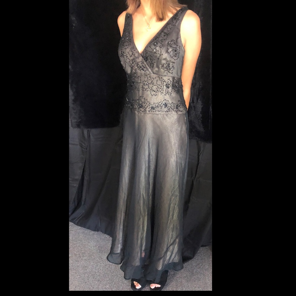 Long sleeveless homecoming dress v-neck gold with black beaded overlay size 6